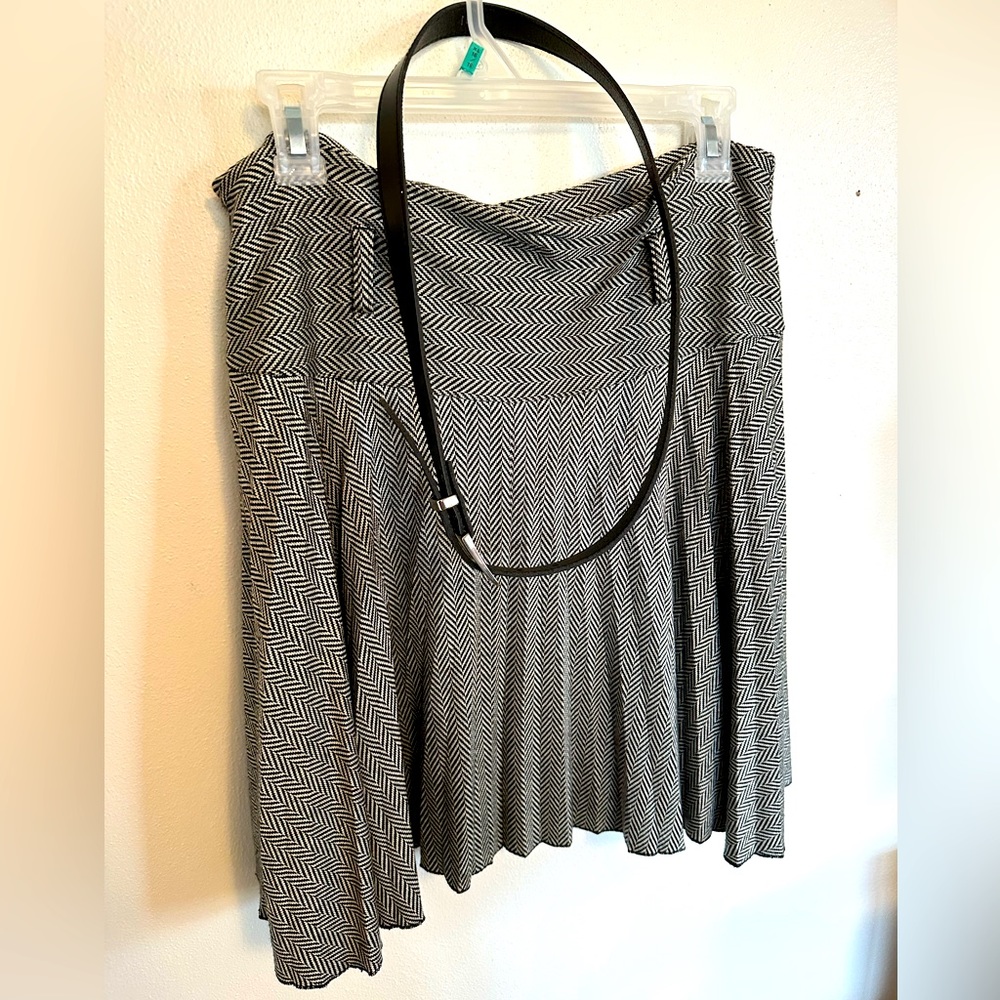 Pleated skirt with belt! Size 11